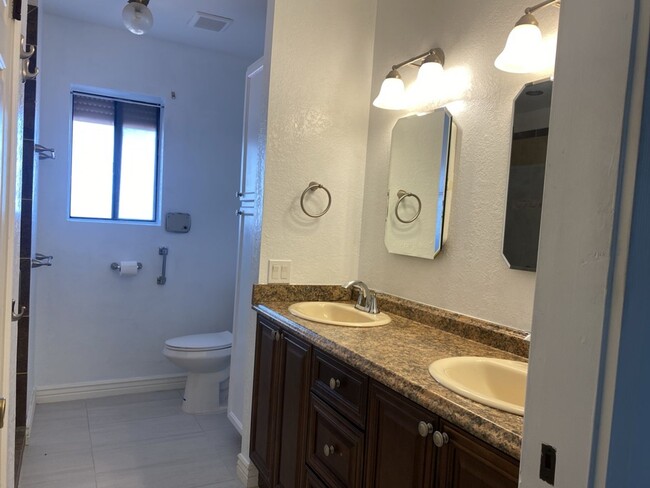 Building Photo - SUPER CUTE 2bed/2bath in Apache Junction!