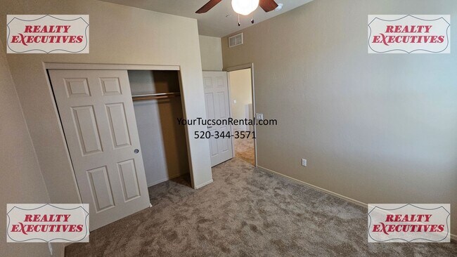 Building Photo - Wentworth Rd South - 4 Bedrooms 2.5 bathrooms, 3 car garage and large fenced yard