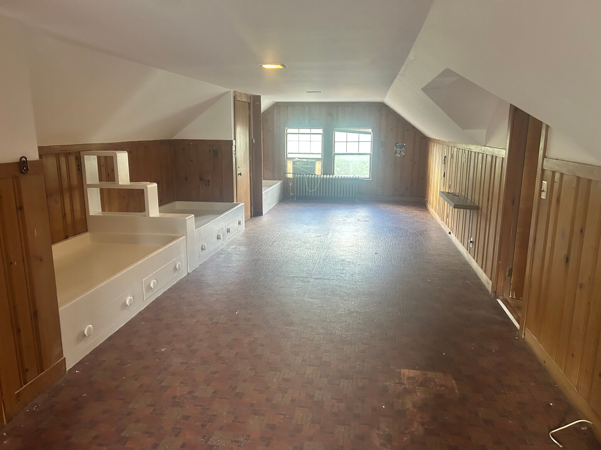 Building Photo - 176 Brush Hill Rd