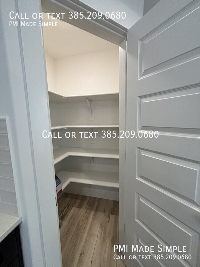 Building Photo - 4009 1180 N