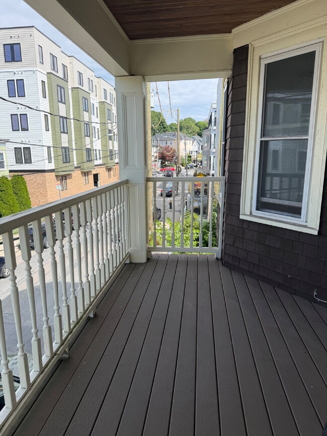 Building Photo - Available NOW! Spacious 3 BED 1 BATH in quiet neighborhood
