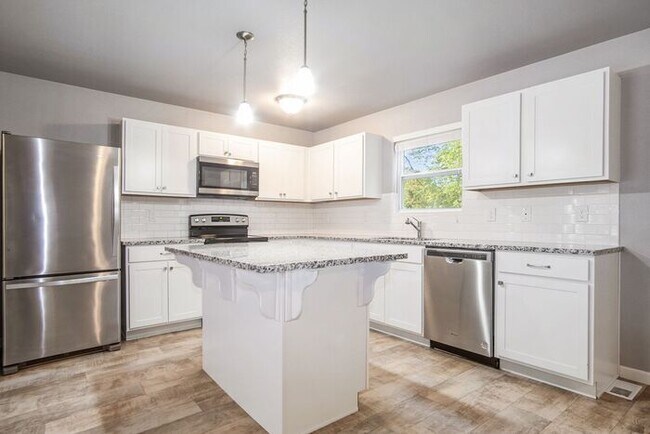 Building Photo - 15088 Krueger St