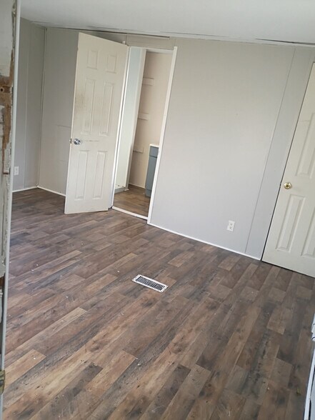 Building Photo - 112 Norris Ave SE