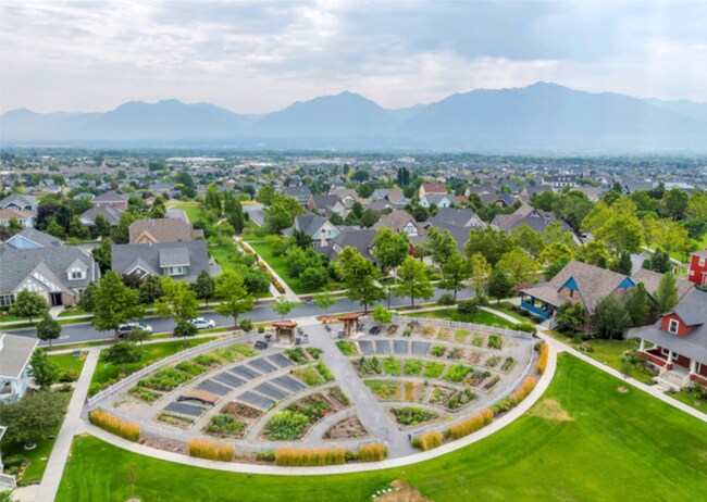 Building Photo - 4 Bedroom Townhome in Daybreak!!