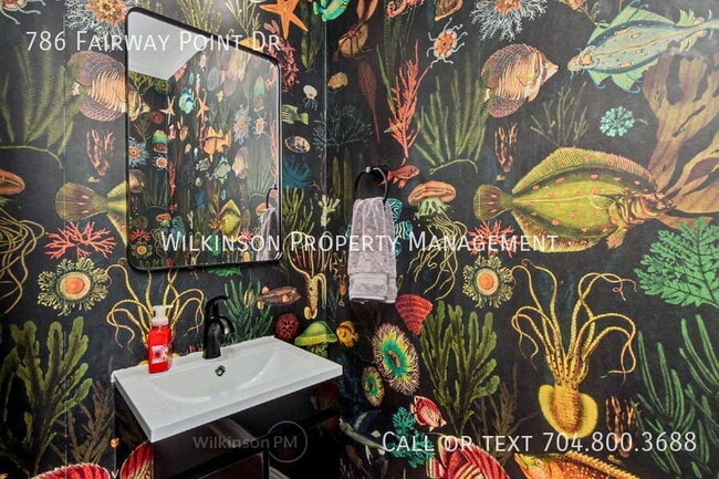 Building Photo - 786 Fairway Point Dr