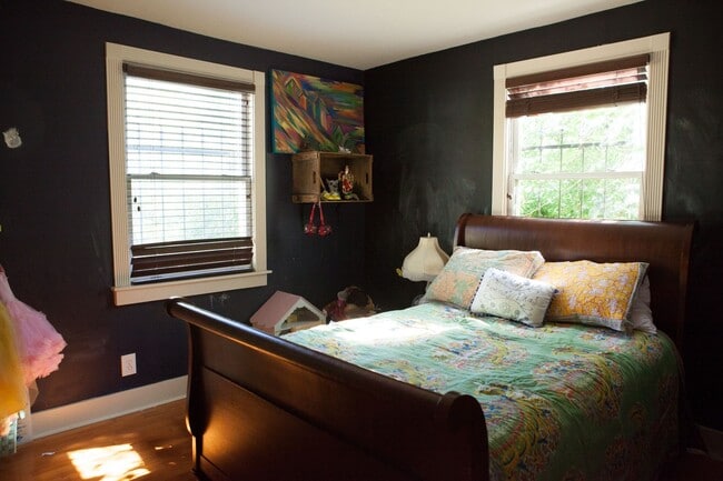 Building Photo - 2 Bed/ 1 Bath Cottage in East Nashville, Walking Distance to Riverside Village, Fenced Yard