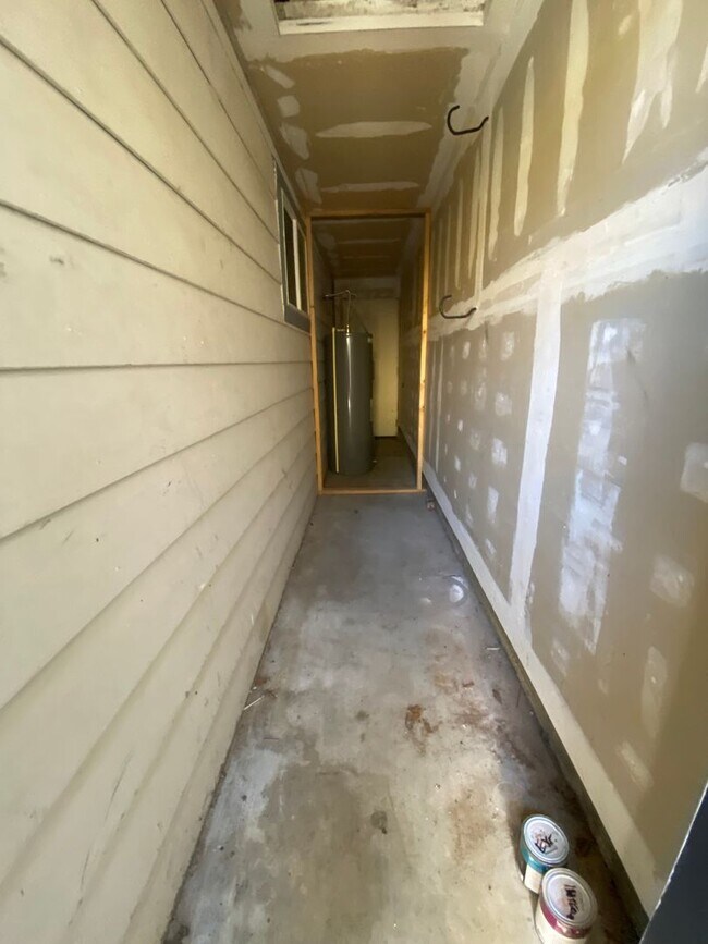 Building Photo - 1 Bedroom Home next to the Whitewater Park...