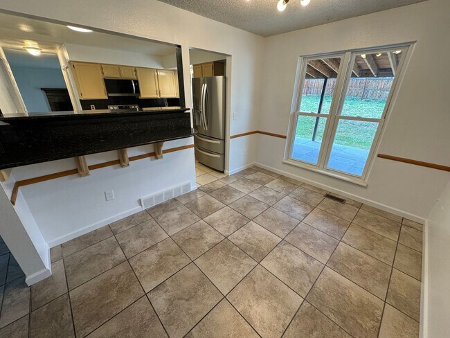 Building Photo - Spacious Morrison Home