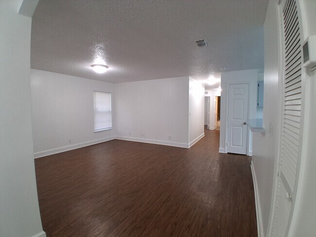 Building Photo - 1744 W 28th St