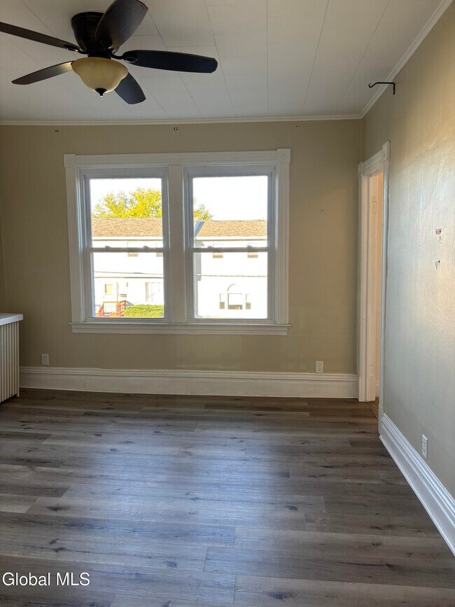 Building Photo - 1620 6th Ave