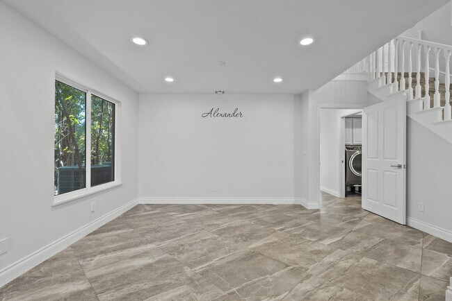 Building Photo - 618 Sinaloa Rd