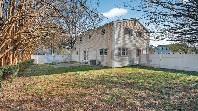 Building Photo - 324 Busher Rd