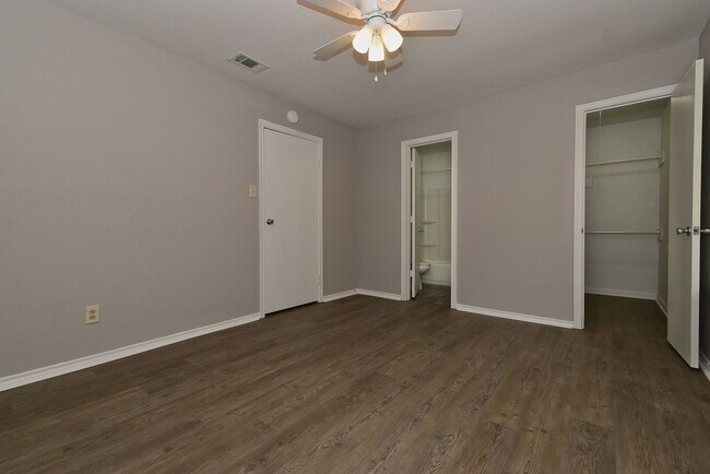 Building Photo - 4008 Templeton St