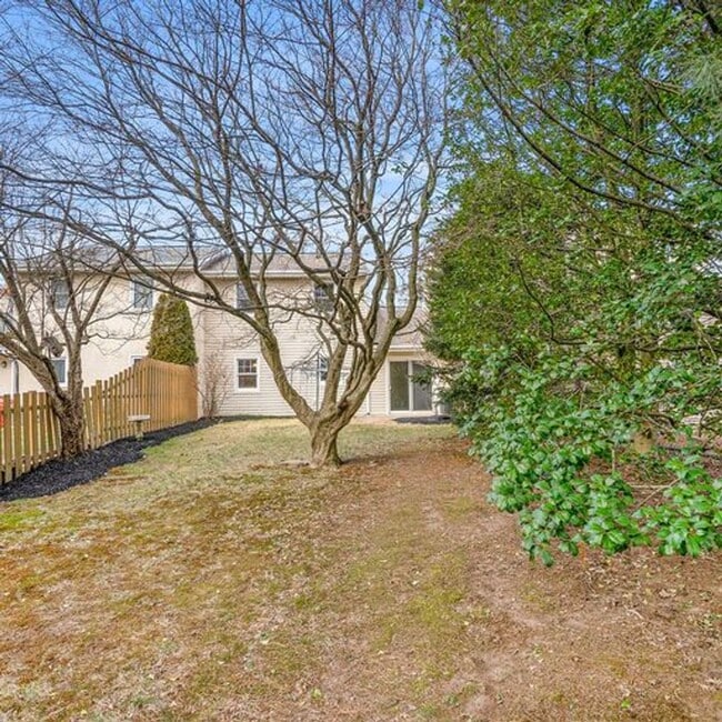 Building Photo - Beautifully updated 3 bedroom home in Ambl...