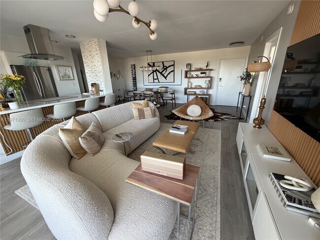 Building Photo - 2715 N Ocean Blvd