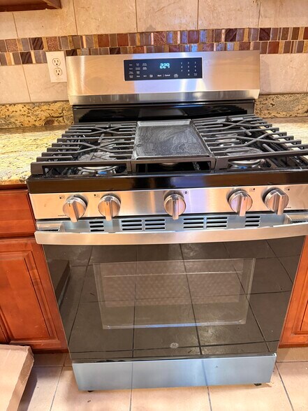 Building Photo - 10325 169th St