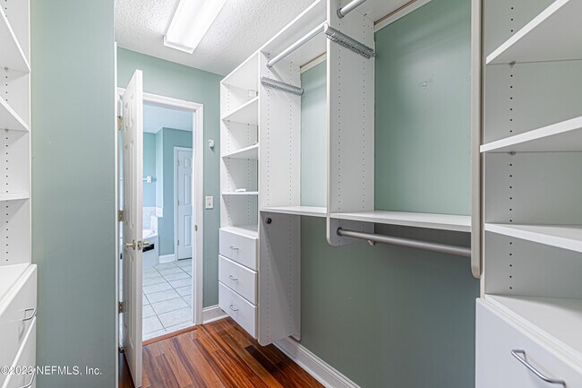 Building Photo - 2465 Pinehurst Ln
