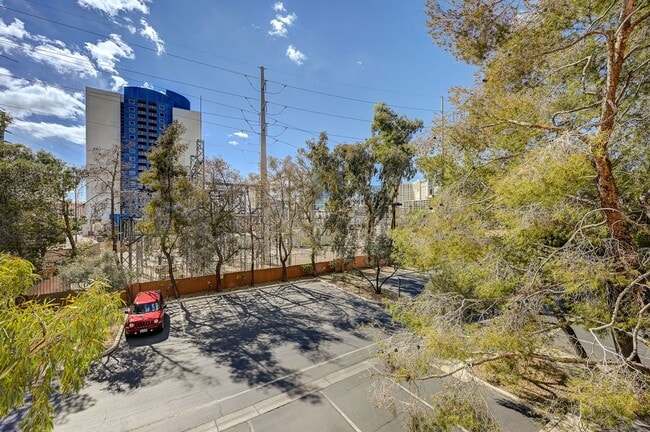 Building Photo - Luxurious Meridian Condo. Live 24/7 Guard ...