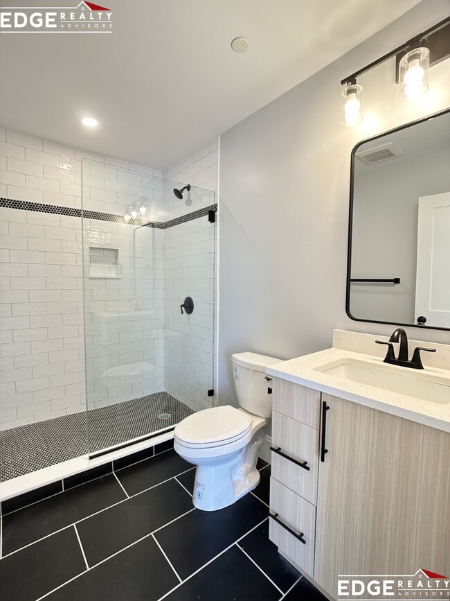 Building Photo - 360 Market St