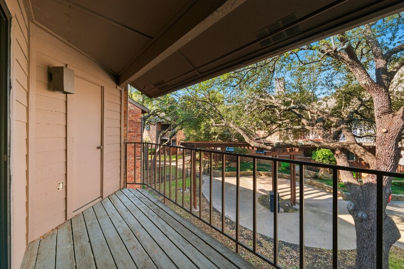 Building Photo - 15221 Berry Trail