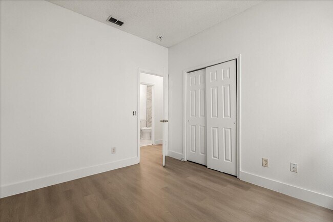 Building Photo - Stunning 4-Bedroom Lakefront Pool Home in Bridgeview at Meadow Woods