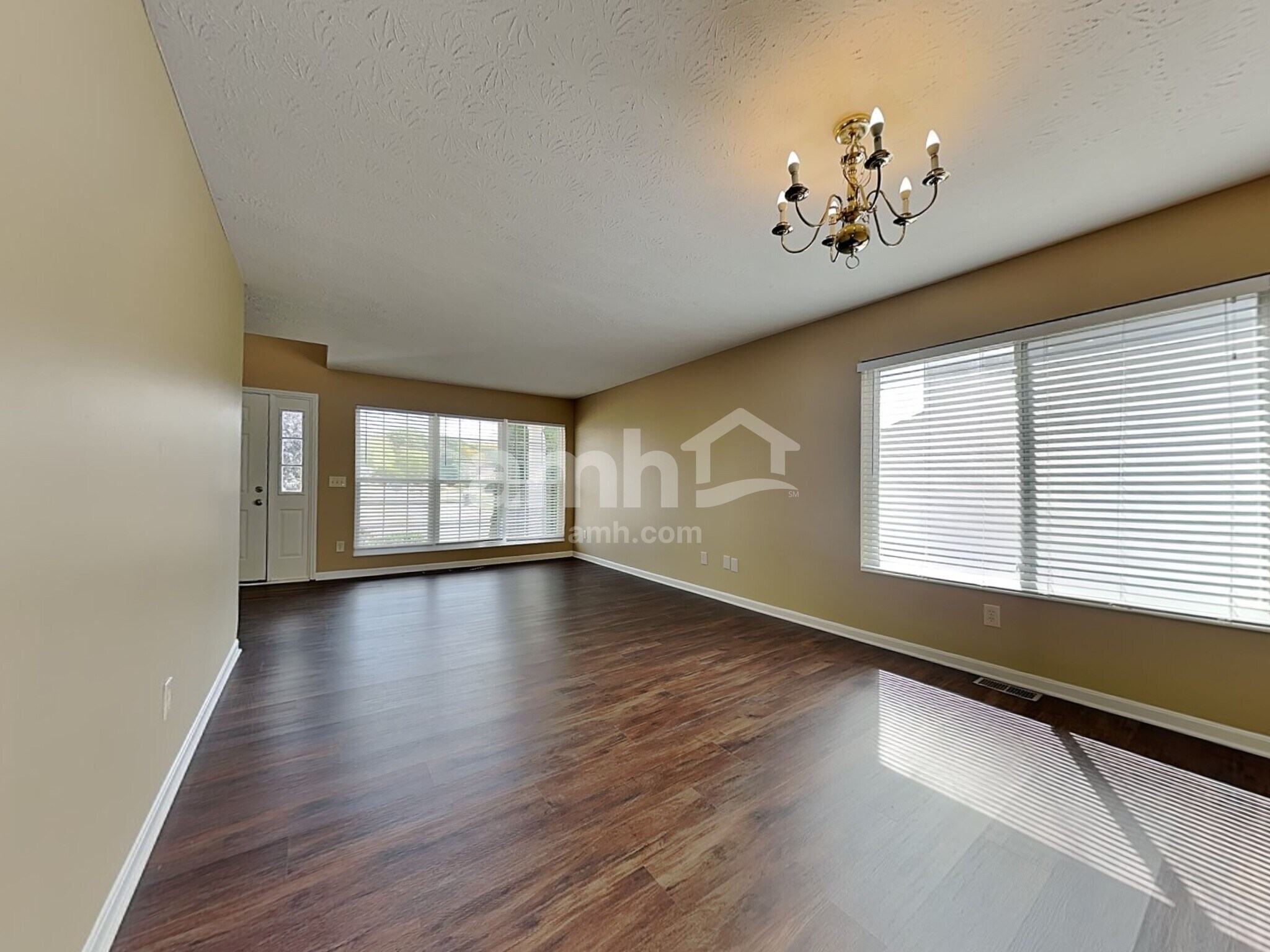 Building Photo - 4695 Woodfield Dr