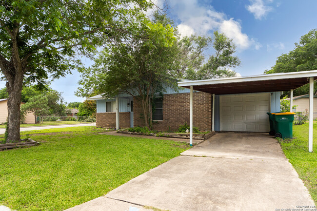 Building Photo - 209 Brenda Dr