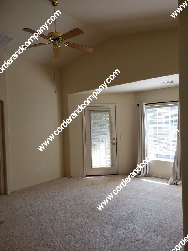 Building Photo - Nice 2 Bedroom, 1.5 Bathroom, Single Car G...