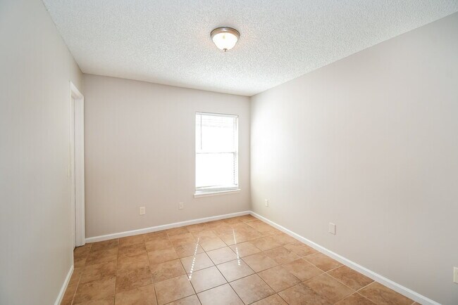 Building Photo - 12151 Silver Saddle Dr