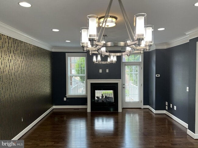 Building Photo - 4092 Sutherland Pl