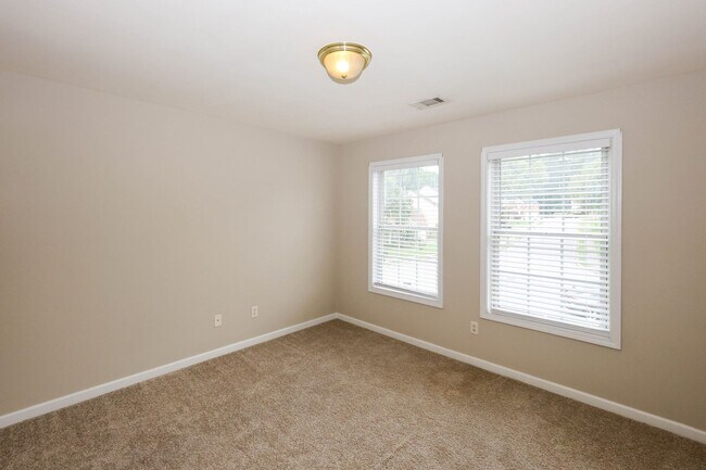 Building Photo - 2895 Haynes Club Cir SW