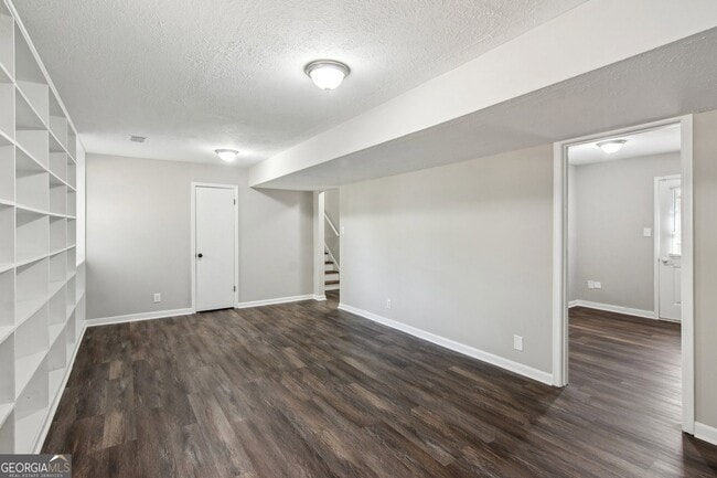 Building Photo - 2453 Falcon Ct