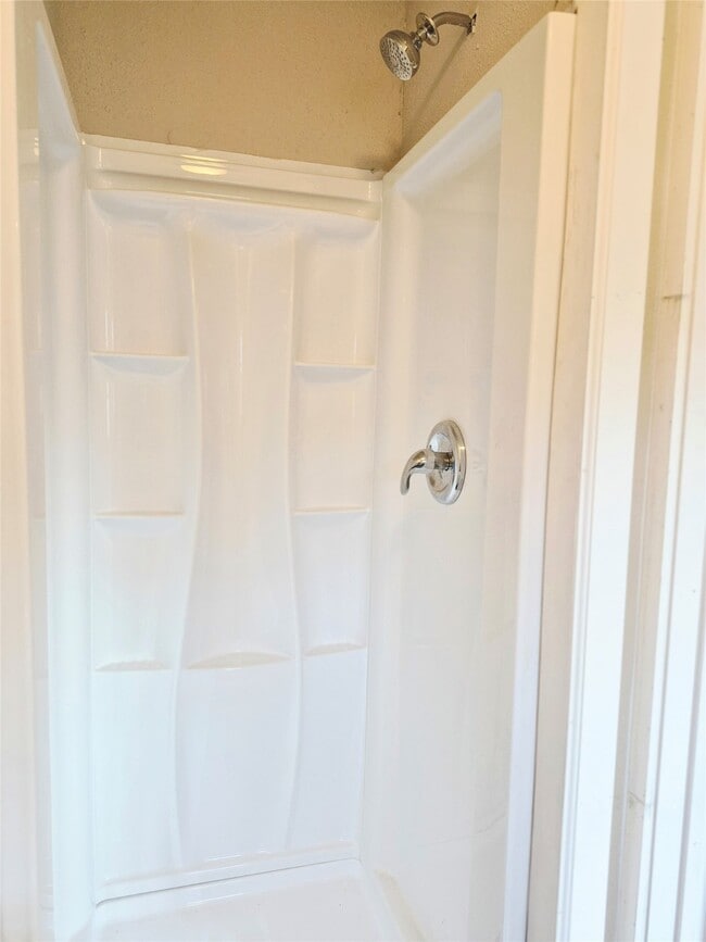 Building Photo - 854 Shawnee St