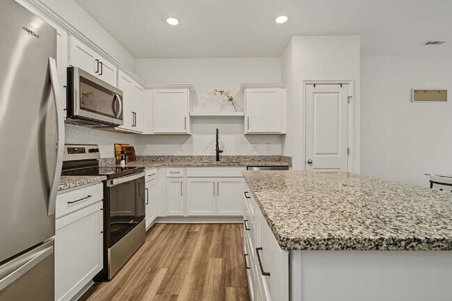 Building Photo - Furnished 3-Bed Townhouse in Durham