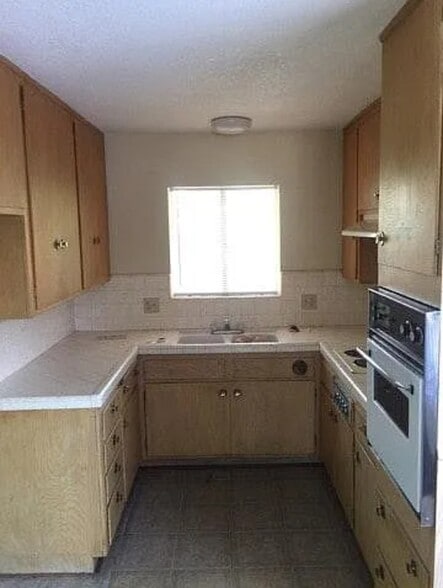 Building Photo - 25982 Tamarisk Dr