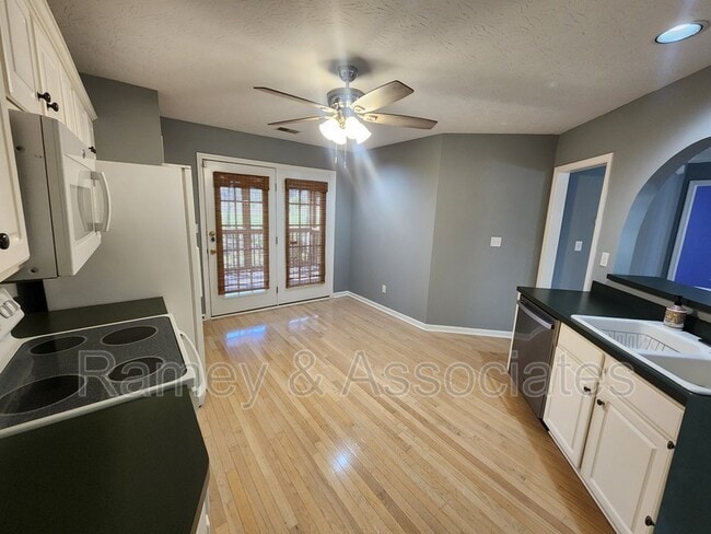 Building Photo - 10828 Glenway Pl