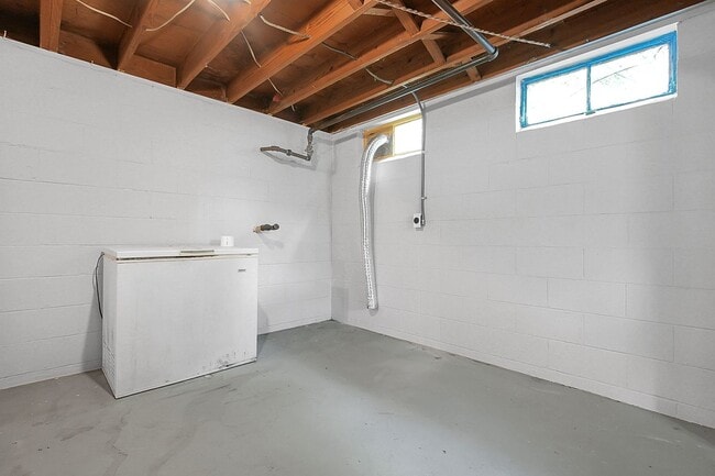 Building Photo - Newly Updated 3 Bedroom Home with Garage &...