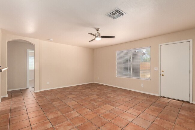 Building Photo - Charming 3 bed in Glendale!
