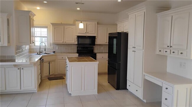 Building Photo - 3909 NE Kensington Ave