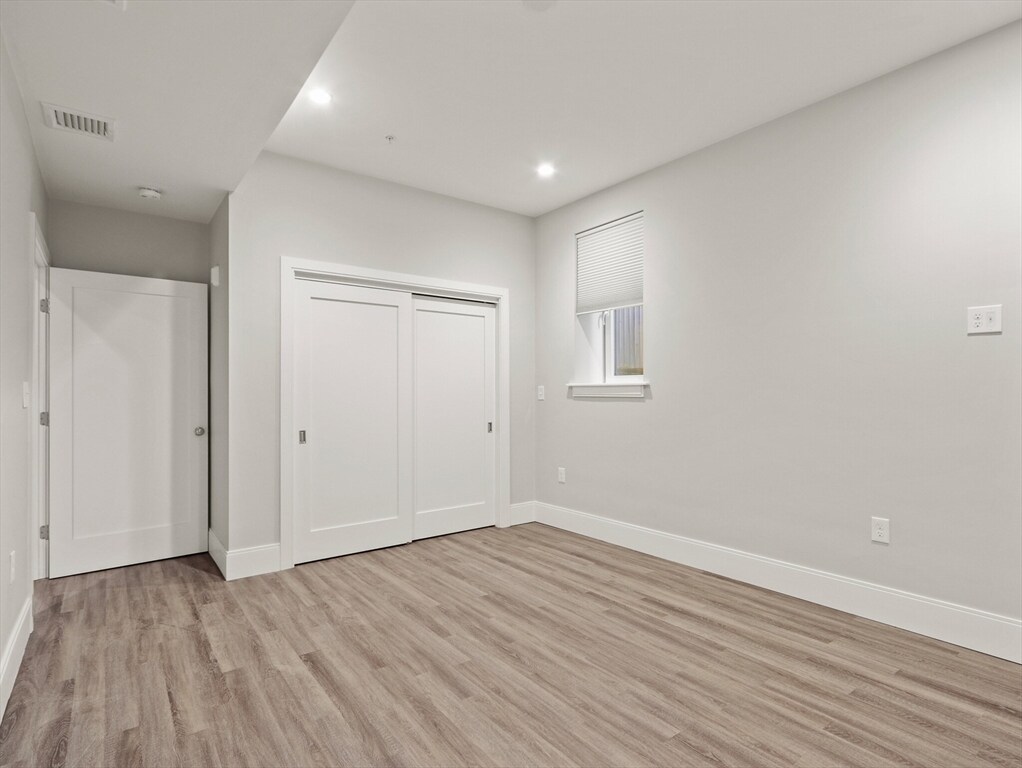 Building Photo - 27 Vinton St