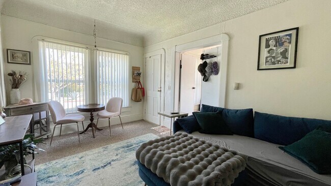 Building Photo - 1-Bedroom Apartment in Historic Albert Hou...