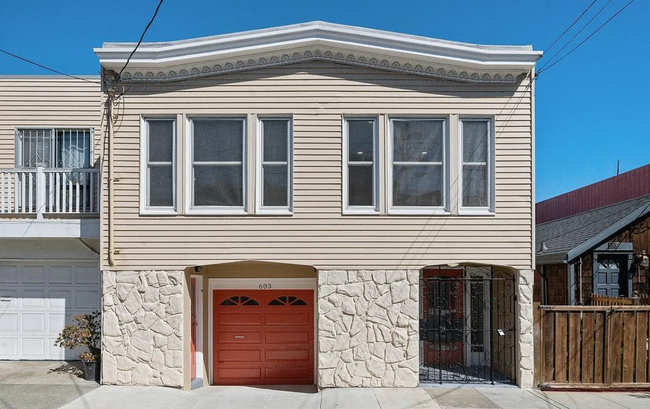 Building Photo - Spectacular Single Family Home in Bernal H...