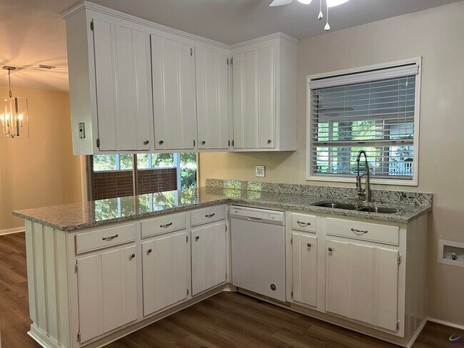 Building Photo - 4693 Twin Oak Dr