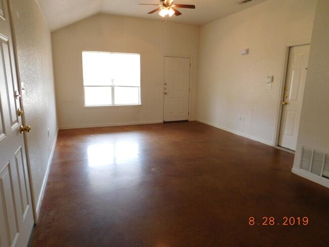 Building Photo - 1202 Cavalry Ln
