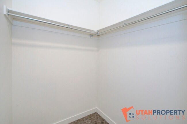 Building Photo - 8172 Broken Spoke Ln