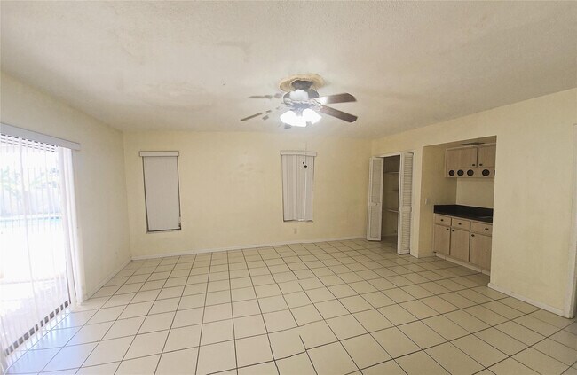 Building Photo - 7450 SW 15th St