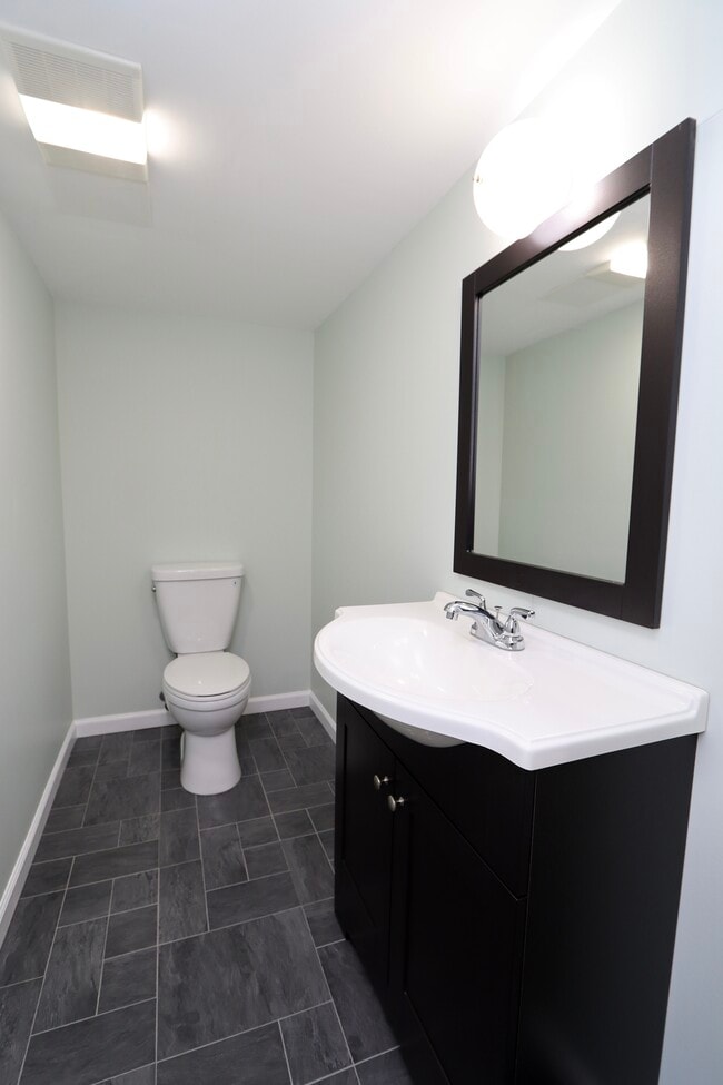 Building Photo - 2969 Columbia Dr