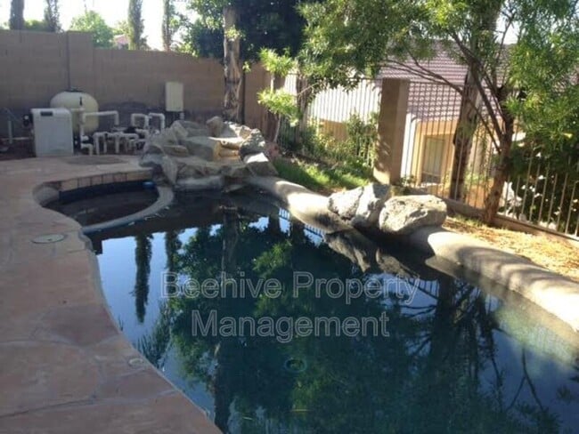 Building Photo - 1242 D St