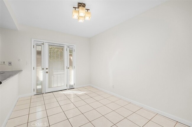 Building Photo - 13902 Yorba St