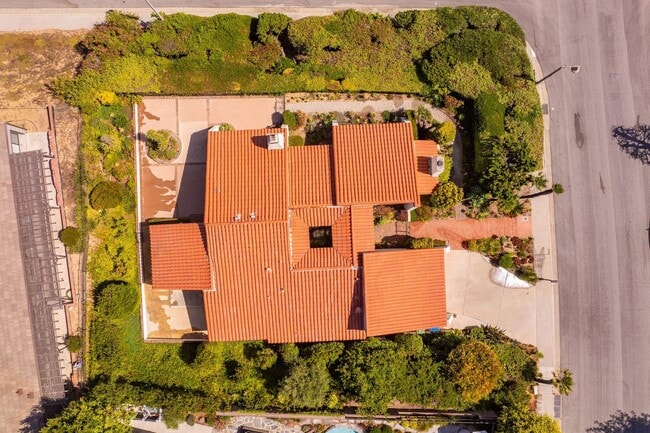 Building Photo - 3636 Malibu Country Dr